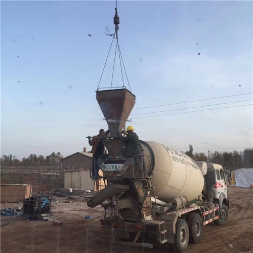 札达县“精准瞄准”—— 吊车的 “定位导航” 技术