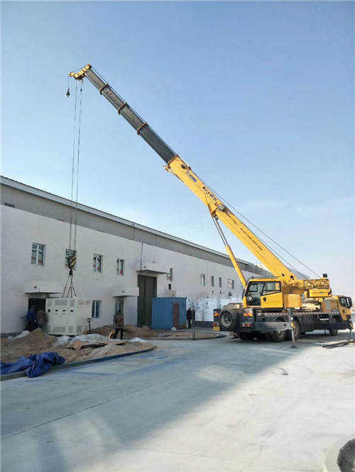 札达县“超载就喊停”—— 吊车的 “重量保镖” 技术