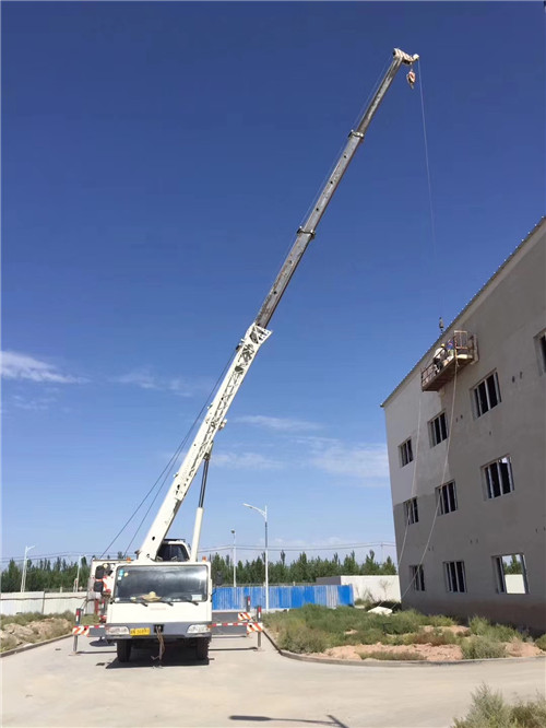 札达县“轻装强干”—— 吊车的 “轻量化臂架” 技术